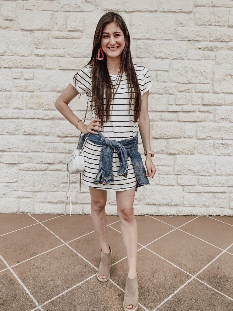 Jenni Metz is wearing striped dress outfit, Denim jacket outfit. Spring style. Summer stripes outfit. #summerstyle #summer #stripes