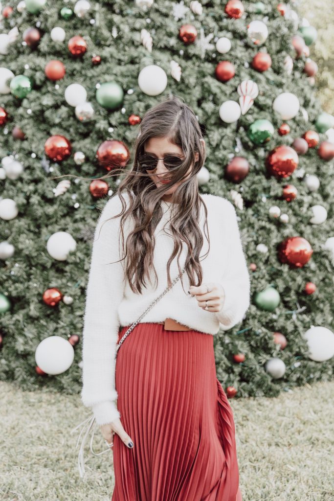 red pleated skirt outfits