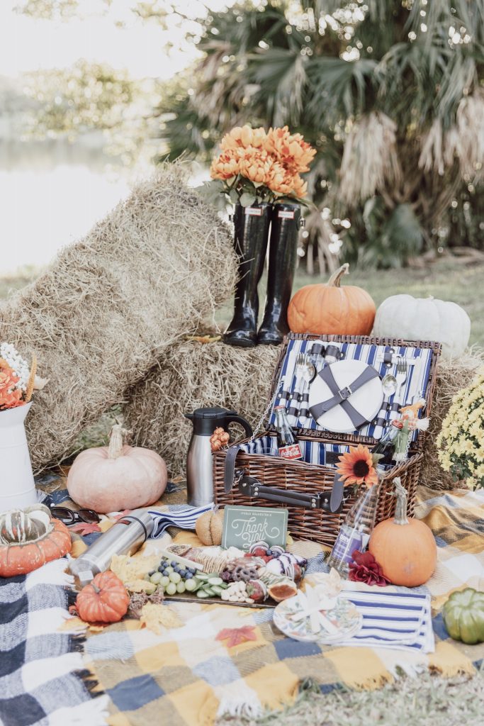 The Fashionable Maven celebrating her anniversary with fall inspired picnic for date night.