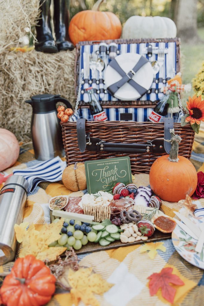 Date night ideas: Fall inspired picnic edition - The Fashionable Maven