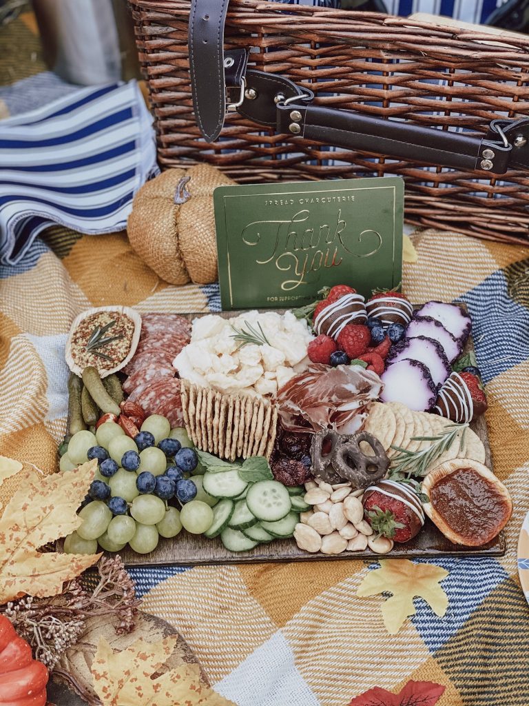 Fall inspired picnic for date night: What food to bring