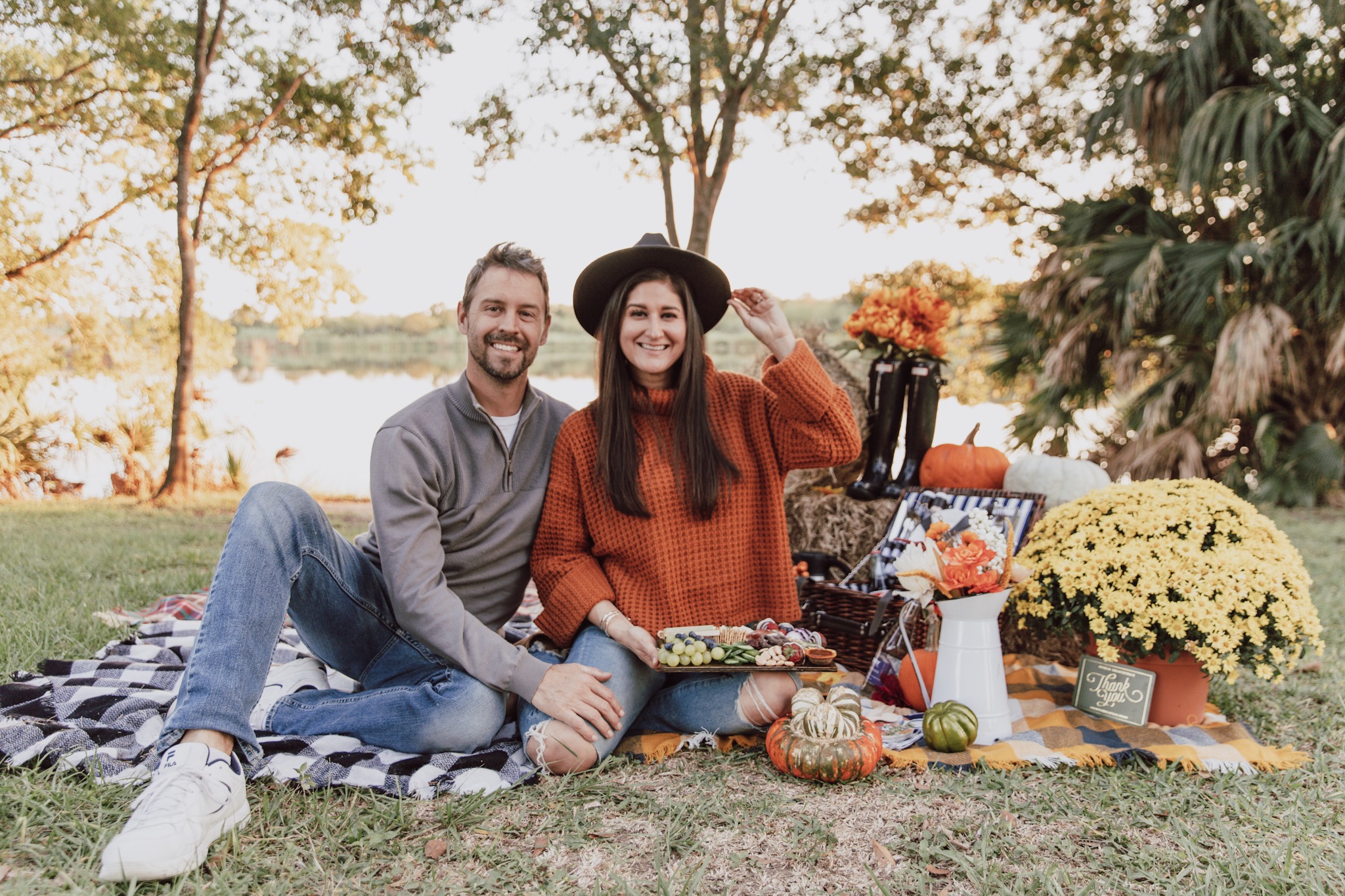 Date night ideas: Fall inspired picnic edition - The Fashionable Maven