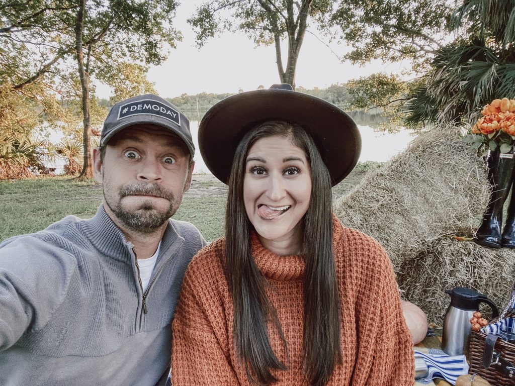 Jenni Metz of The Fashionable Maven and her husband celebrating anniversary with fall inspired picnic for date night.