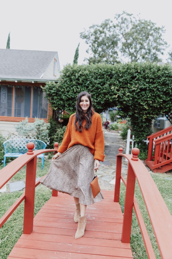 Fall sweater outfit ideas from Jenni Metz of The Fashionable Maven. 