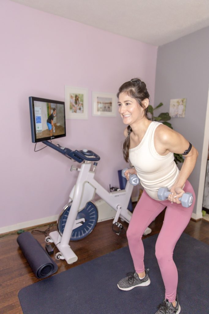 Jenni Metz Fashion and Lifestyle blogger shares MYX Fitness bike review. 