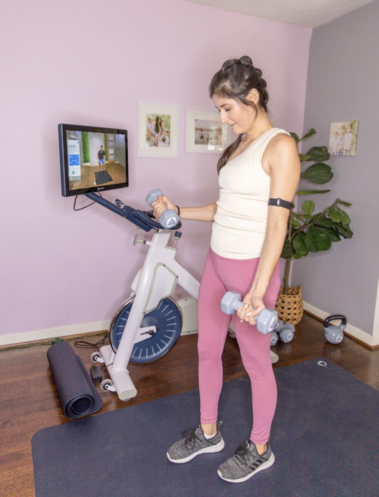 The Fashionable Maven blog sharing MYX Fitness bike and review. Jenni Metz lifting weights.