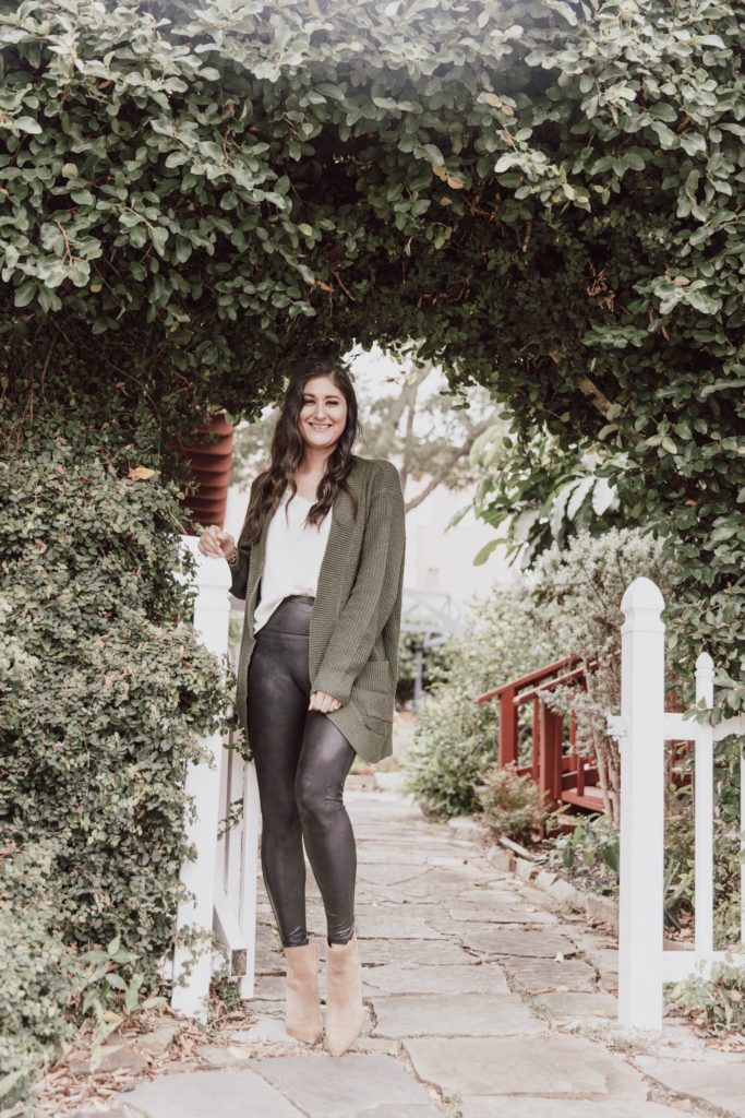 3 ways to style SPANX Faux Leather Leggings for Thanksgiving • 29