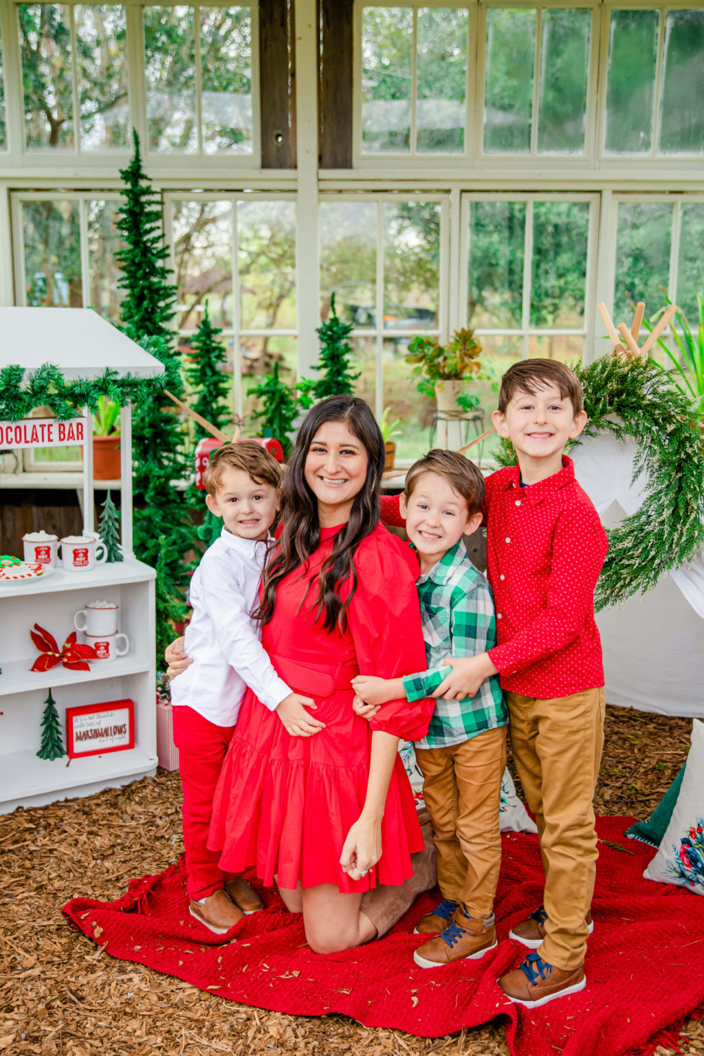 Family Christmas Picture Outfits Made Easy - The Fashionable Maven