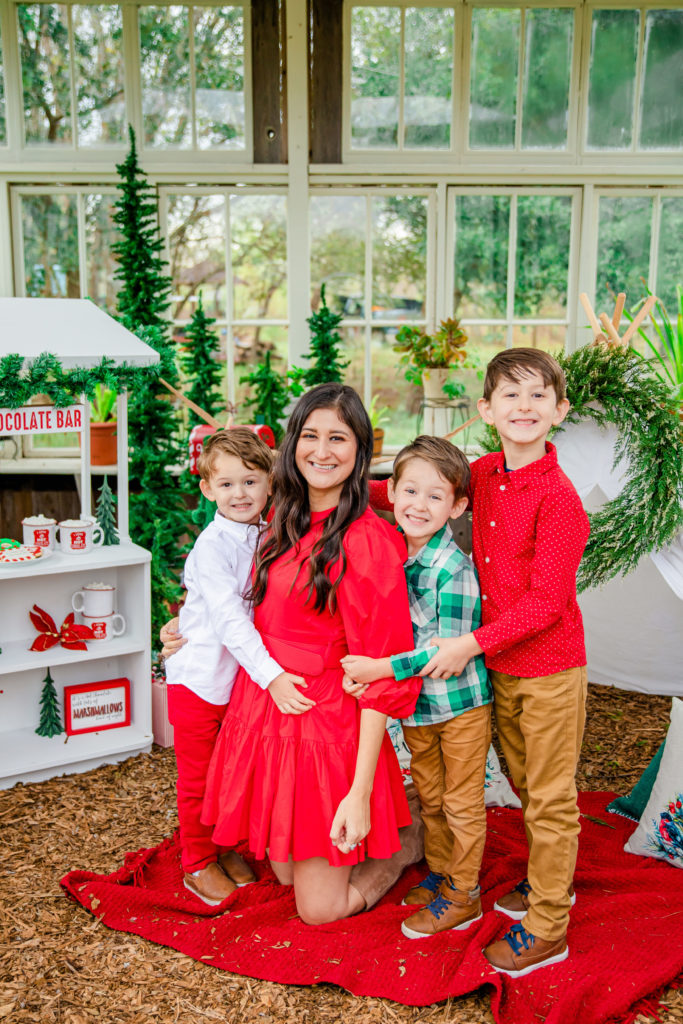 Family Christmas Picture Outfits Made Easy - The Fashionable Maven